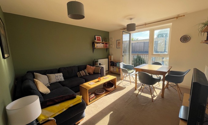 Lee Green Apartment | Radiant & Homey 1BD Flat, Hither Green!