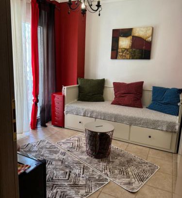 Pylaia-Chortiatis House | Rainbow Floor