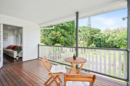 Aeroglen Apartment | Rainforest Retreat - Top Haven