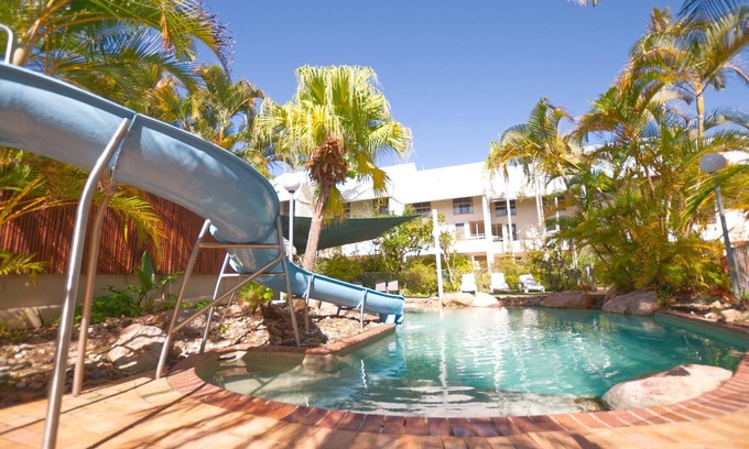 Moffat Beach Apartment | Raintrees Resort