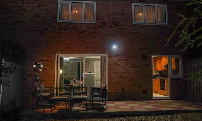 Ashford House | Raku House Ashford 5 Beds - Sleep 8 - Free parking