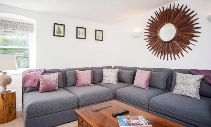 Bath House | Ralph Allen Cottage - Charming, beautifully renovated cottage - with parking