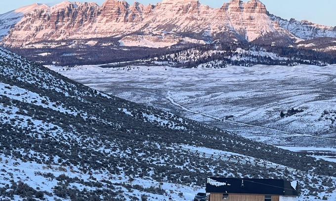 Dubois Cabin | RamsHorn Peak Cabin + 15 Acres, Great view, Animal friendly.