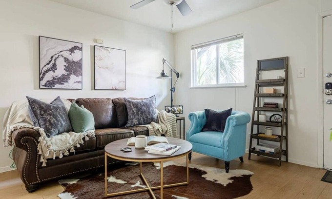 North University Apartment | Rancho | Modern Rustic Vibes | Central Austin
