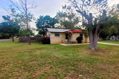 Bandera House | Randy's Place Beautiful 4br With Private Hot tub