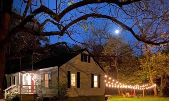 Falmouth House | Rappahannock River Cottage - close to I-95! Sleeps 6! Pets ok!