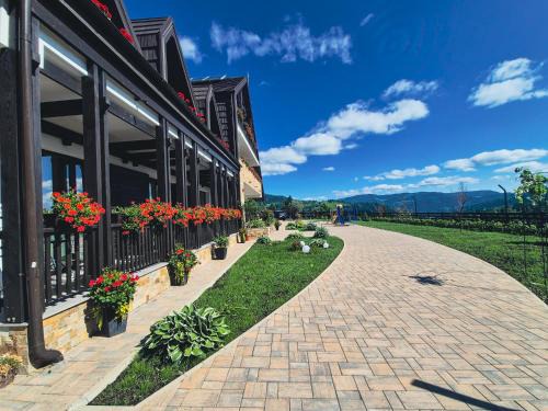 Campulung Moldovenesc Hotel | Rarău Retreat