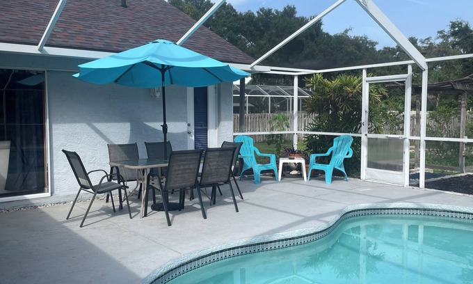 Lutz Apartment | Rare & Amazing 3 bdrm 2 bath apt with pool gives you a home away from home feel.