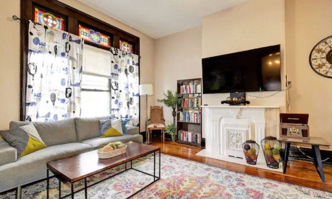 Cherokee Triangle Apartment | Rare King Bed w/ Dip Pool in ❤ Lou bar/food scene