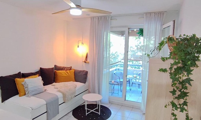 Residence Las Rebes Batiment Apartment | RAVAS Studio climatisé terrasse proche commerces
