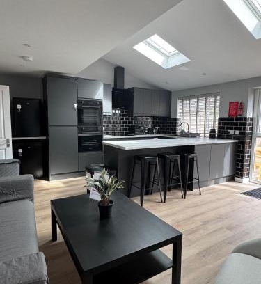 Patchway House | Ravenscourt Premium by Brabazon Rooms