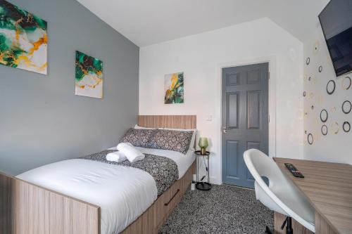 Leeds House | *Rb12s* For your most relaxed & Cosy stay + Free Parking + Free Fast WiFi *