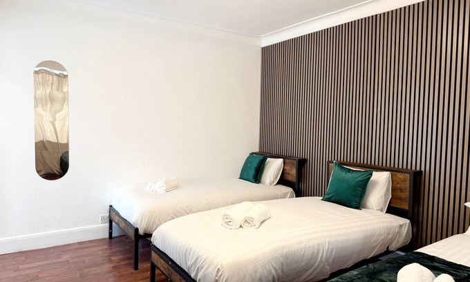 Dudden Hill Hotel | RE-1st Floor Quad Room in Wembley!