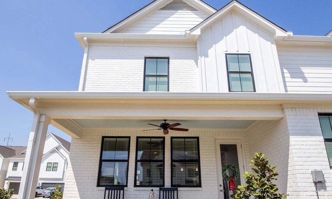 Oxford House | REBEL'ado by Apex Short Term Stays