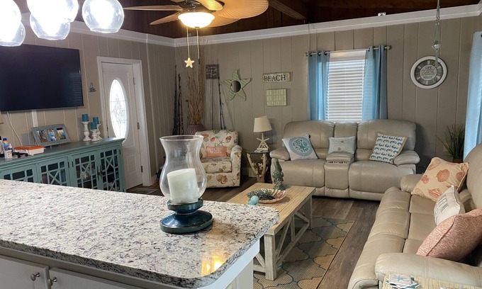 Bel Air Cottage | Recently renovated house just steps from the beach