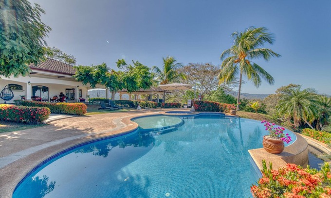 Tarcoles Villa | Reconnect with Nature! Private Pool, BBQ. Sleeps10