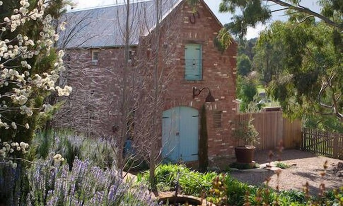 Chewton House | Red Brick Barn - located at Castlemaine