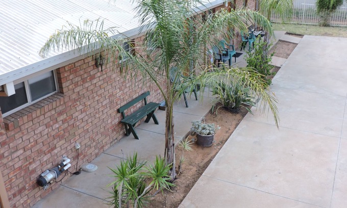 Red Cliffs Hotel | Red Cliffs Colonial Motor Lodge