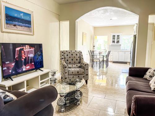 Port Antonio House | Red Hassell Manor