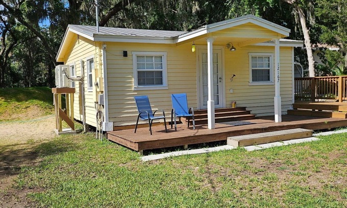 Old Homosassa House | Red Maple Cottage - Peaceful 2BR 1BA Near the Water – Boat & Trailer Friendly!