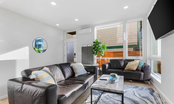 Leschi Apartment | Red Maple Retreat in Leschi