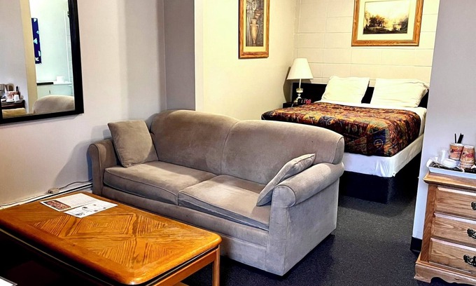 Redwater Hotel | Red Rest Motel