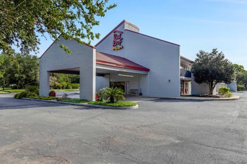 Charleston Hotel | Red Roof Inn PLUS+ Mt Pleasant - Patriots Point