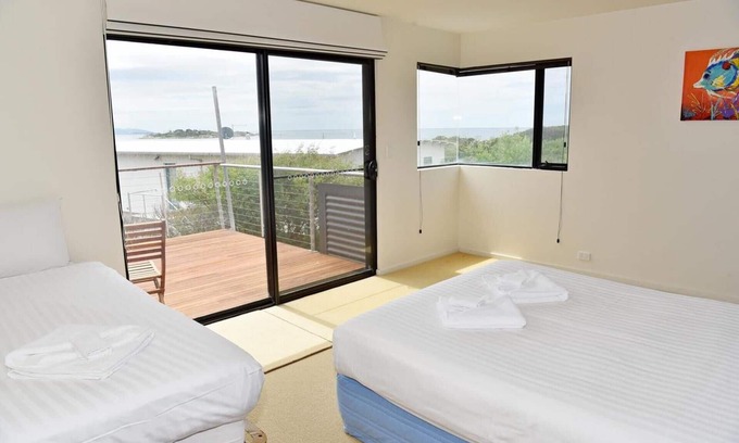 Bicheno House | Redbill Beach House Fantastic Beach & Diamond Island view Close to Redbill Beach