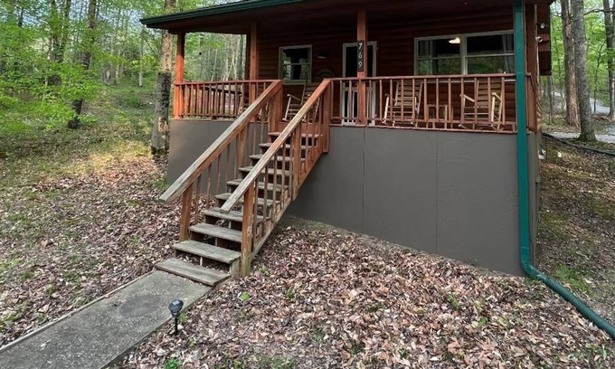 Bee Spring House | Redbird Hideaway, private cozy cabin located near Mammoth Cave National Park
