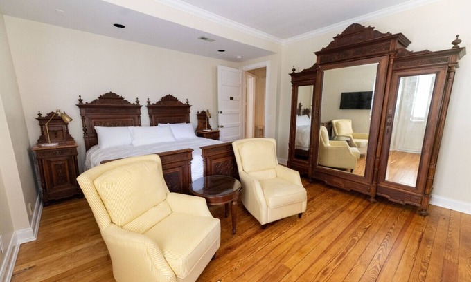 Edenton Bed & Breakfast | Redbud Room - Granville Queen Inn, Downtown Historic Edenton