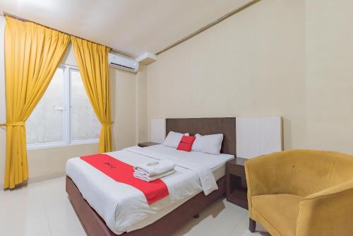 North Cirebon Hotel | RedDoorz at La Mega near Pasar Pagi Cirebon