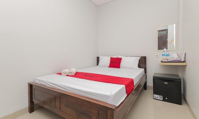 Sidoarjo Hotel | RedDoorz @ Gedangan Sidoarjo