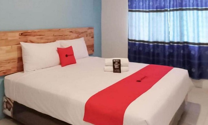 Medan Hotel | RedDoorz @ Jalan Brigjend Katamso Medan 2