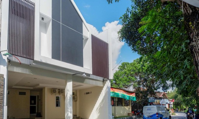 Catur Tunggal Hotel | RedDoorz near Ambarrukmo Plaza Mall