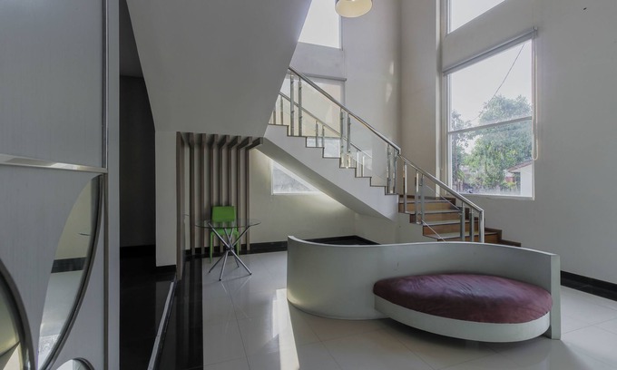 West Cirebon Hotel | RedDoorz near Goa Sunyaragi
