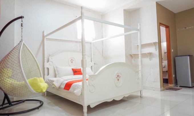 Cipete Utara House | RedDoorz near Kemang Square