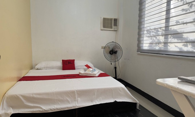 Legazpi Hotel | RedDoorz near Mariners Legazpi