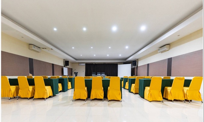 Makassar Hotel | RedDoorz Plus @ Hertasning Area