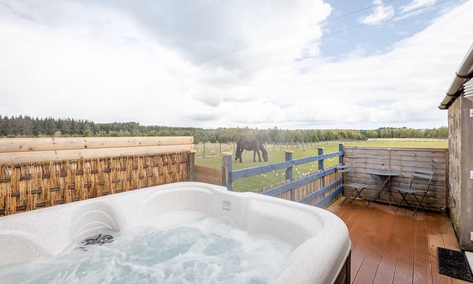 Ladybank Cabin | Redlands Country Lodge Log Cabin Apartments & WeeBothy