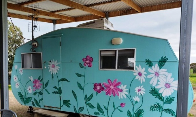 Tiparra House | Redwing Farm's Little Patty Vintage Van