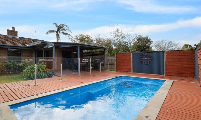 Cowes House | Redwood Beach House in Cowes