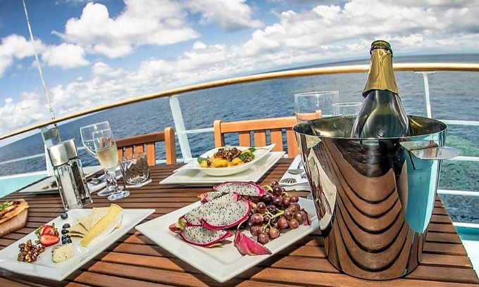 Cairns Central Business District Boat Rental | Reef Encounter