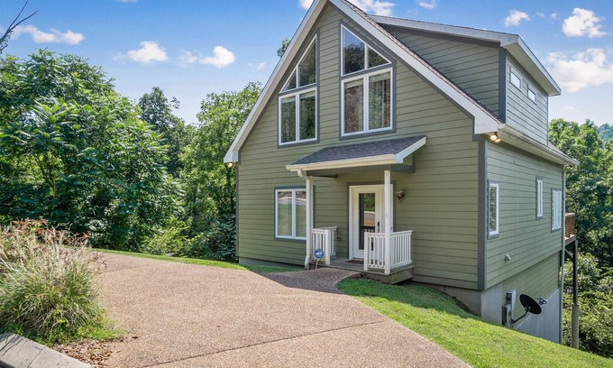 Smithville Ski Chalet | Reel Simple NEW! (Dog-Friendly)