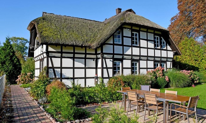 Siggermow Apartment | Reetdachfachwerkvilla am Wiesengrund