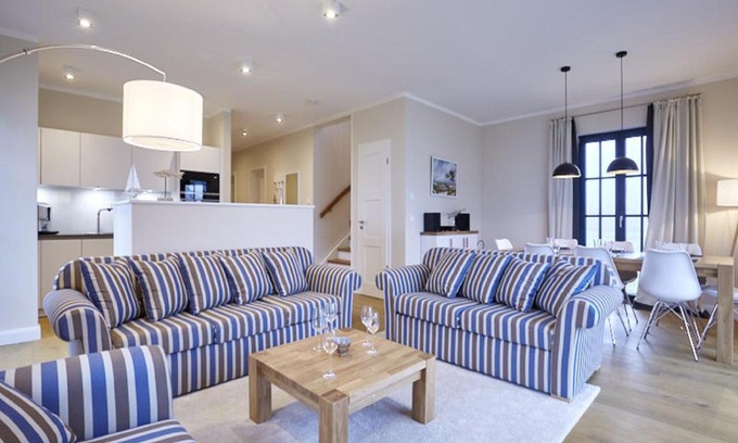 Dranske House | Reetland am Meer - Luxus Reetdachvilla mit 3 Schlafzimmern, Sauna und Kamin F15