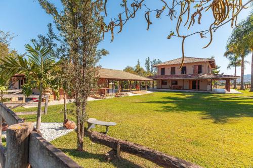 Pirenopolis House | Refúgio no Cerrado com Lago, Piscina e Jacuzzi