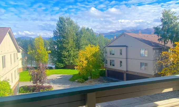Campbell Park Condo | Reflection Lake in UMED District: a tranquil setting in midst of an active city