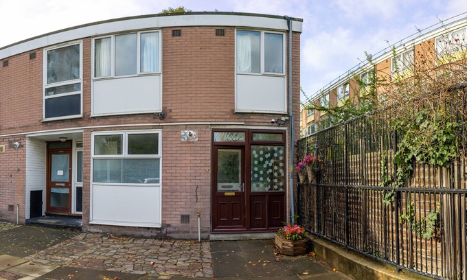 Euston House | Regent's Park, Sleeps 8, Pet Friendly & Garden
