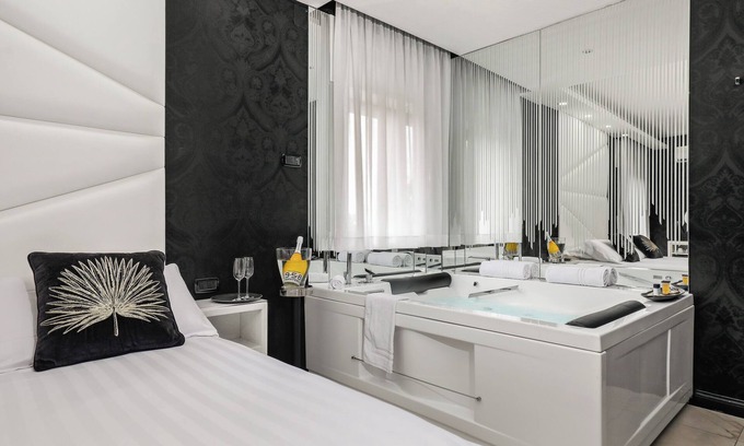 Casapulla Hotel | Reggia Suite Spa Hotel