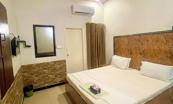 Karachi House | Rehaish inn model